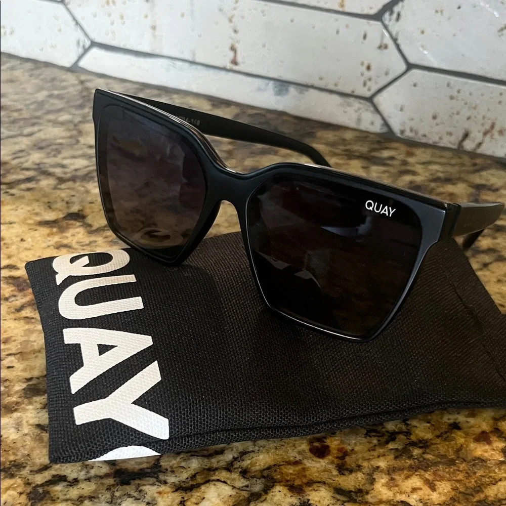 Quay Australia Level Up Black Polarized Sunglasses - Picture 1 of 4